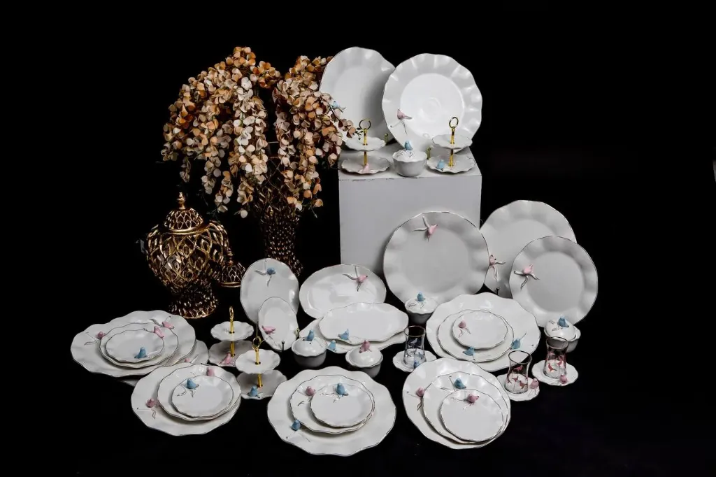 Маснади фарфорӣ бо паррандаҳо